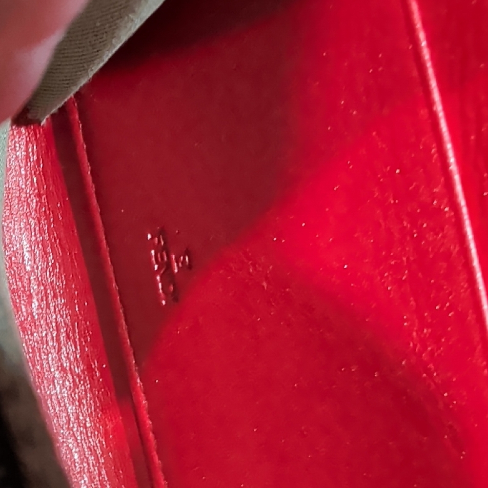 Fendi Vibrant Vintage Red Textured Wallet - Picture 15 of 16